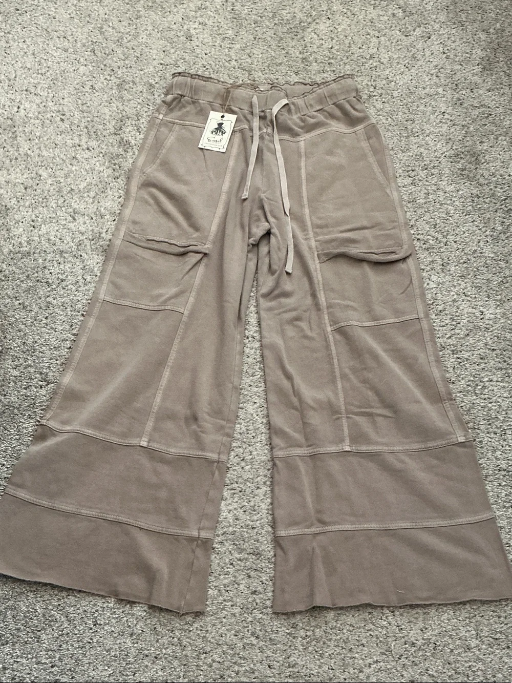 NWT Easel Wide-Leg Cargo Sweatpants ~ Mocha - Picture 4 of 9